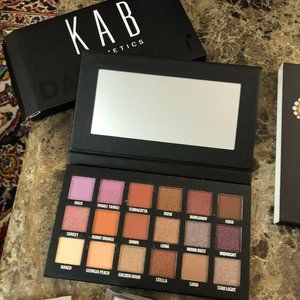 🔥 2/$30 BNIB KAB Cosmetics Day + Night Eyeshadow Palette 18 shades